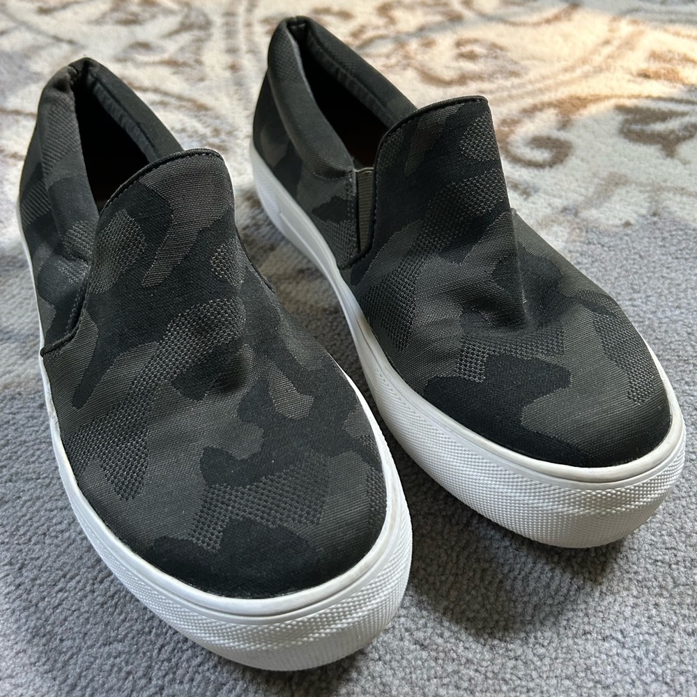Steve Madden Slip On Camo Sneakers size 8